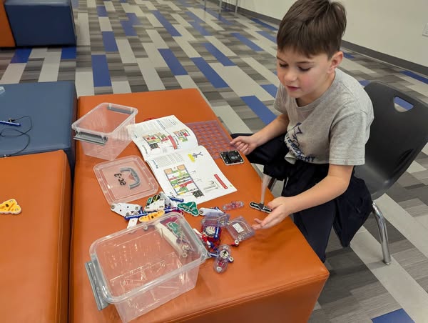 Electronics with Micro :bits and Robots for Ages 9 to 12 - July 21 to 25 - Image 7